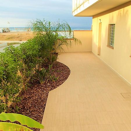 Apartamentos Voramar Castelldefels Buitenkant foto