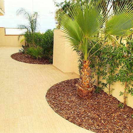 Apartamentos Voramar Castelldefels Buitenkant foto