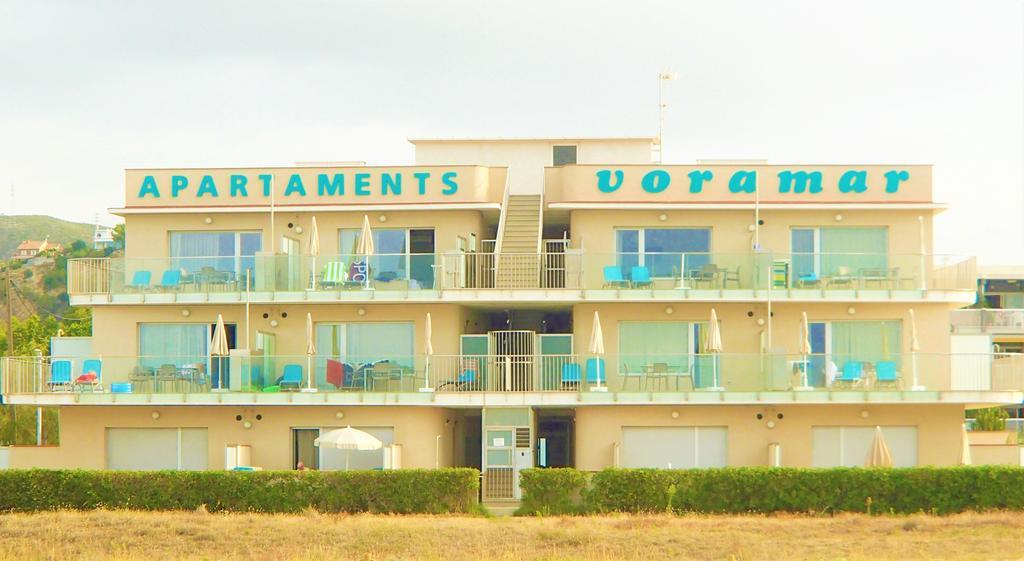 Apartamentos Voramar Castelldefels Buitenkant foto