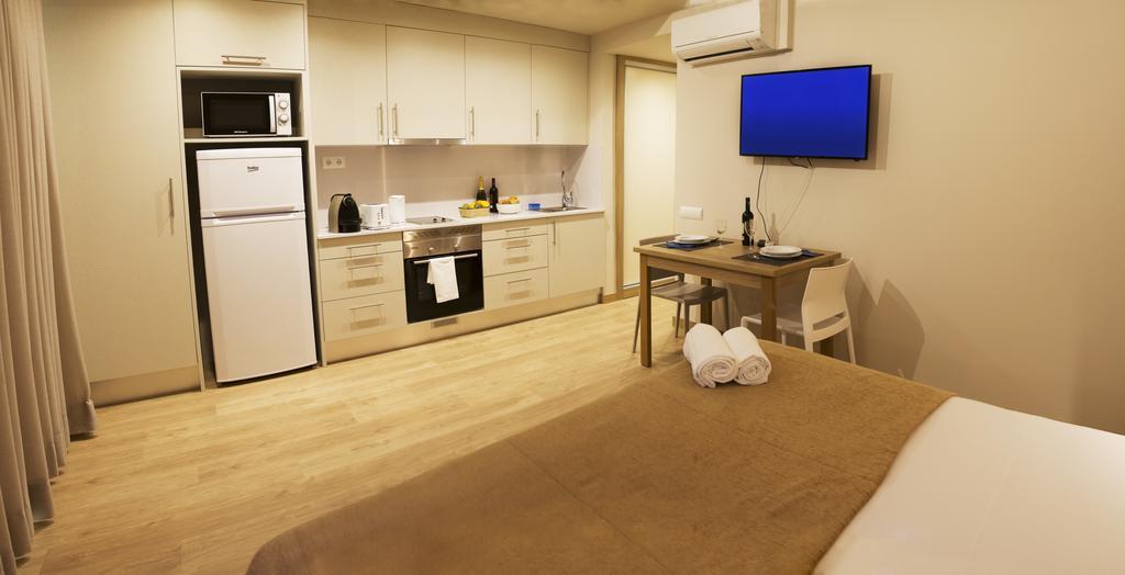Apartamentos Voramar Castelldefels Buitenkant foto