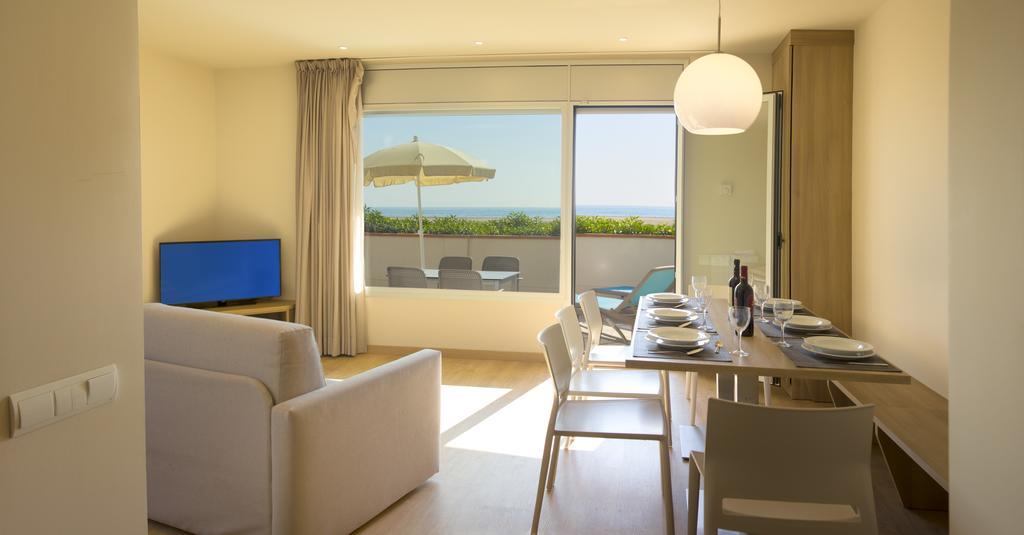 Apartamentos Voramar Castelldefels Buitenkant foto