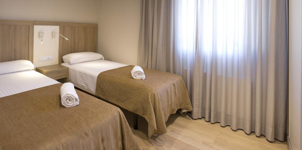 Apartamentos Voramar Castelldefels Buitenkant foto