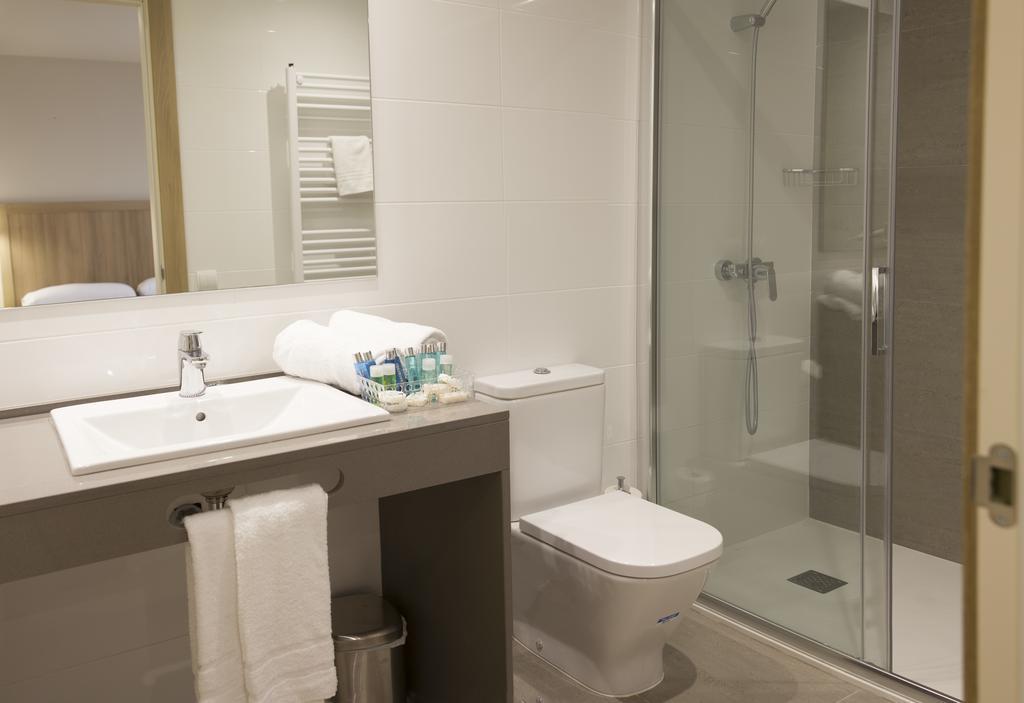 Apartamentos Voramar Castelldefels Buitenkant foto