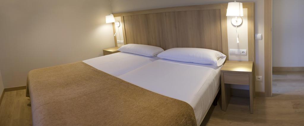 Apartamentos Voramar Castelldefels Buitenkant foto