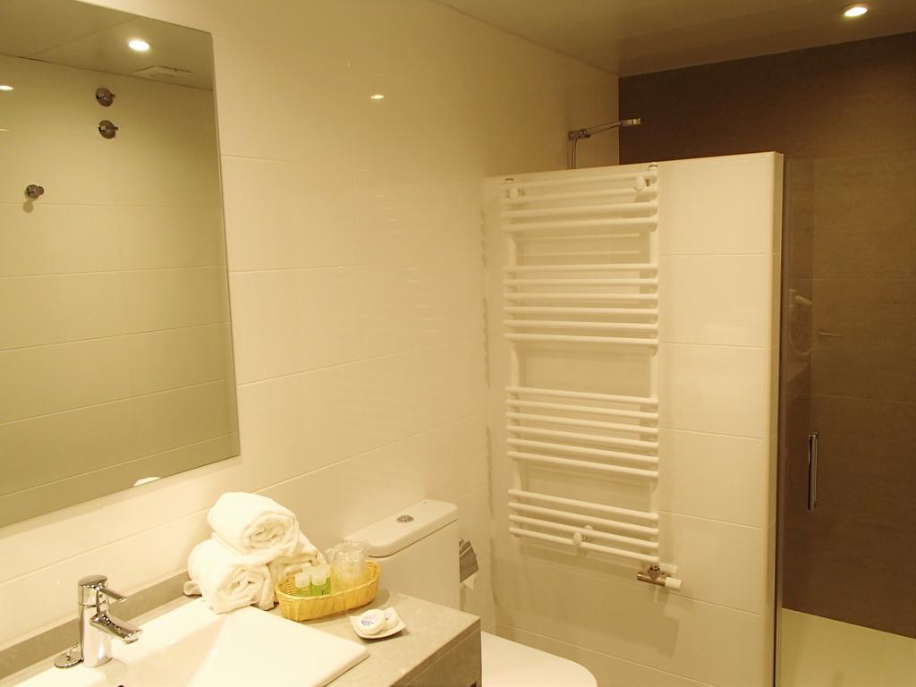 Apartamentos Voramar Castelldefels Buitenkant foto