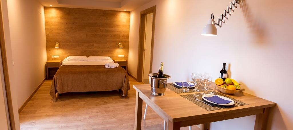 Apartamentos Voramar Castelldefels Buitenkant foto