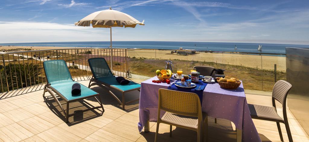 Apartamentos Voramar Castelldefels Buitenkant foto
